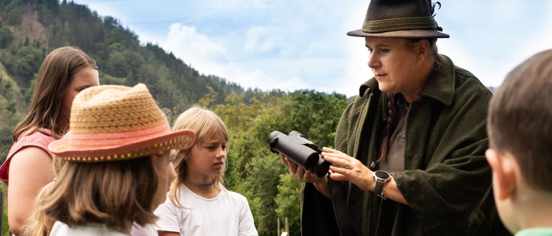 Bild enthält, Hat, Sun Hat, Boy, Child, Male, Person, Female, Girl, Adult, Man