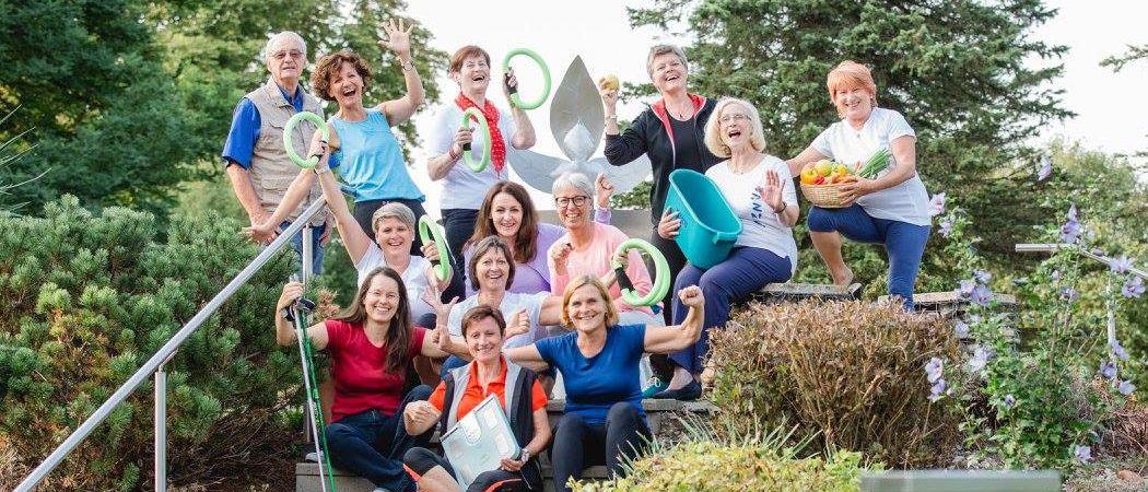 Bild enthält, Grass, Park, Vegetation, People, Person, Portrait, Tree, Adult, Female, Woman