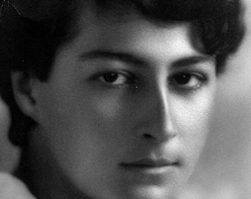 Bild enthält, Face, Head, Person, Photography, Portrait, Adult, Male, Man, Body Part, Jaw