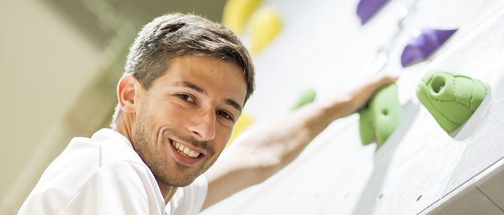 Bild enthält, Outdoors, Adult, Male, Man, Person, Climbing, Sport, Rock Climbing, Face, Head