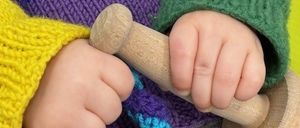 Bild enthält, Body Part, Finger, Hand, Person, Knitting