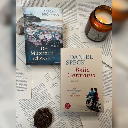 Bild enthält, Advertisement, Publication, Book, Poster, Person, Motorcycle, Transportation, Vehicle, Business Card, Text