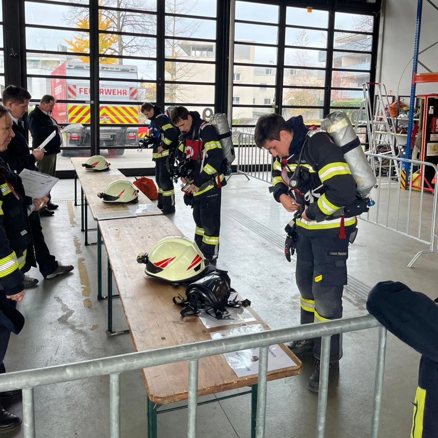 Bild enthält, Person, Adult, Male, Man, Fireman