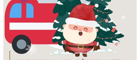 Ein Bild von Santa Claus, der zwischen zwei geschmückten Weihnachtsbäumen steht, mit einem Feuerwehrauto im Hintergrund. Unten stehender Text bietet verschiedene Feiertagssnacks an.