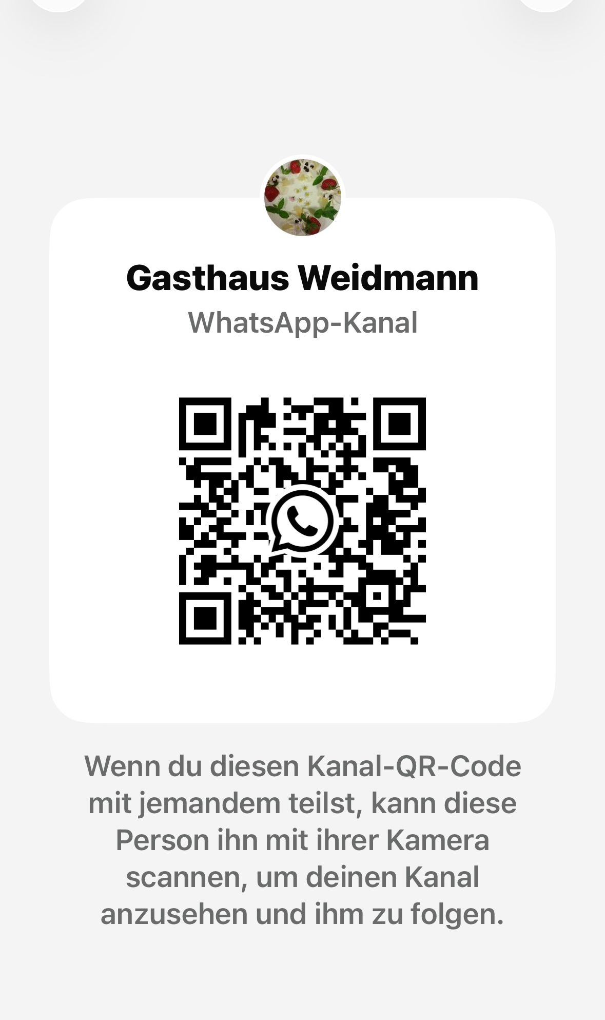 Ein weißer Hintergrund mit einem schwarzen und weißen QR-Code in der Mitte. Über dem QR-Code steht der Text 'Gasthaus Weidmann' und 'WhatsApp-Kanal'. Unter dem QR-Code befindet sich ein deutscher Satz, der lautet 'Wenn du diesen Kanal-QR-Code mit jemandem teilst, kann diese'.