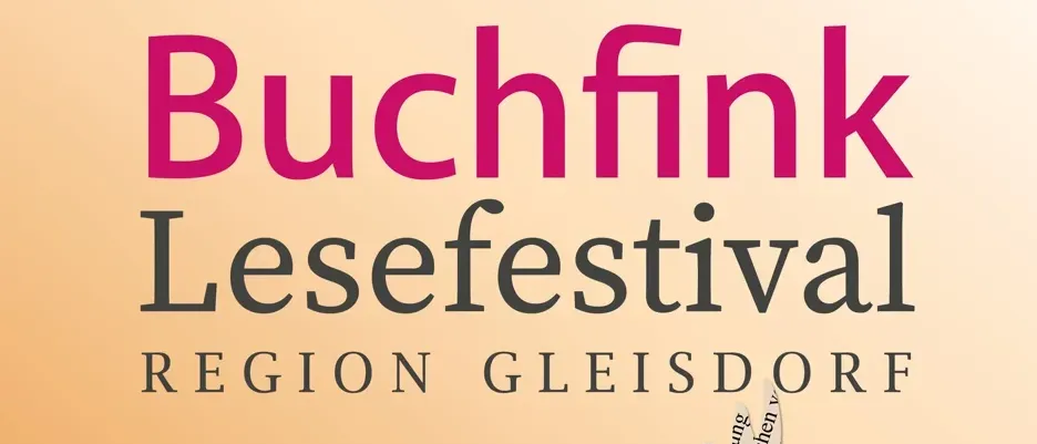 Plakat für das Buchfink Lesefestival in Gleisdorf, mit einem aus Zeitungspapier gefertigten Vogel, vom 19. bis 24. April 2026. Der Titel ist in großen Buchstaben.