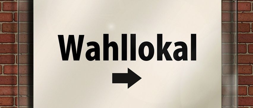 Bild enthält, Sign, Symbol, Brick, Text