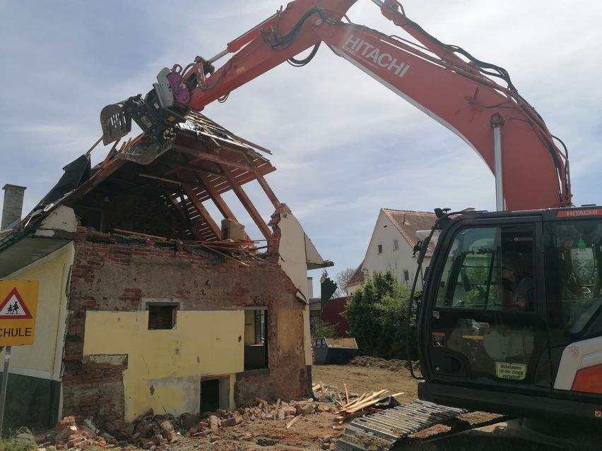 Bild enthält, Demolition, Person, Bulldozer, Machine