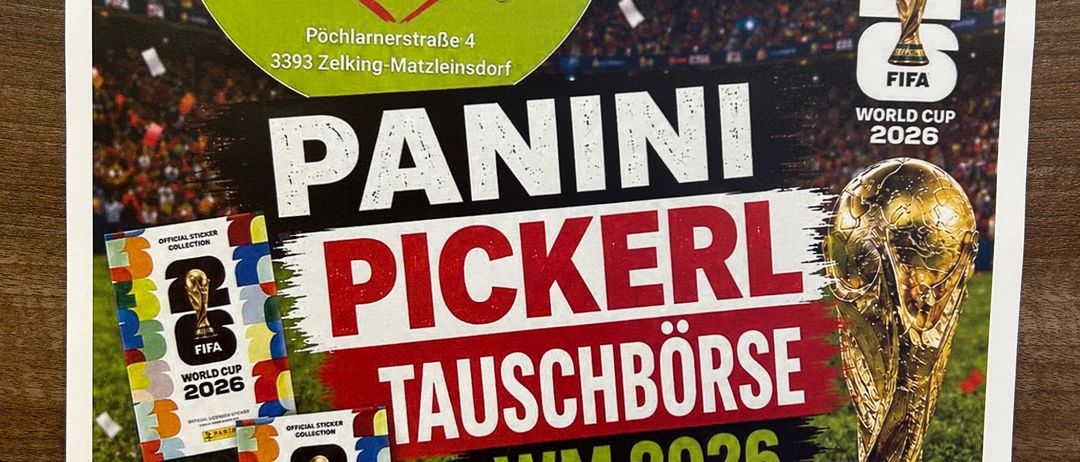 Plakat für Panini-Stickertausch-Event, geplant für den 15. Juli 2026 um 15:30. Zeigt Bilder von FIFA-WM-2026-Aufklebern, einem Pokal und einer Flagge.