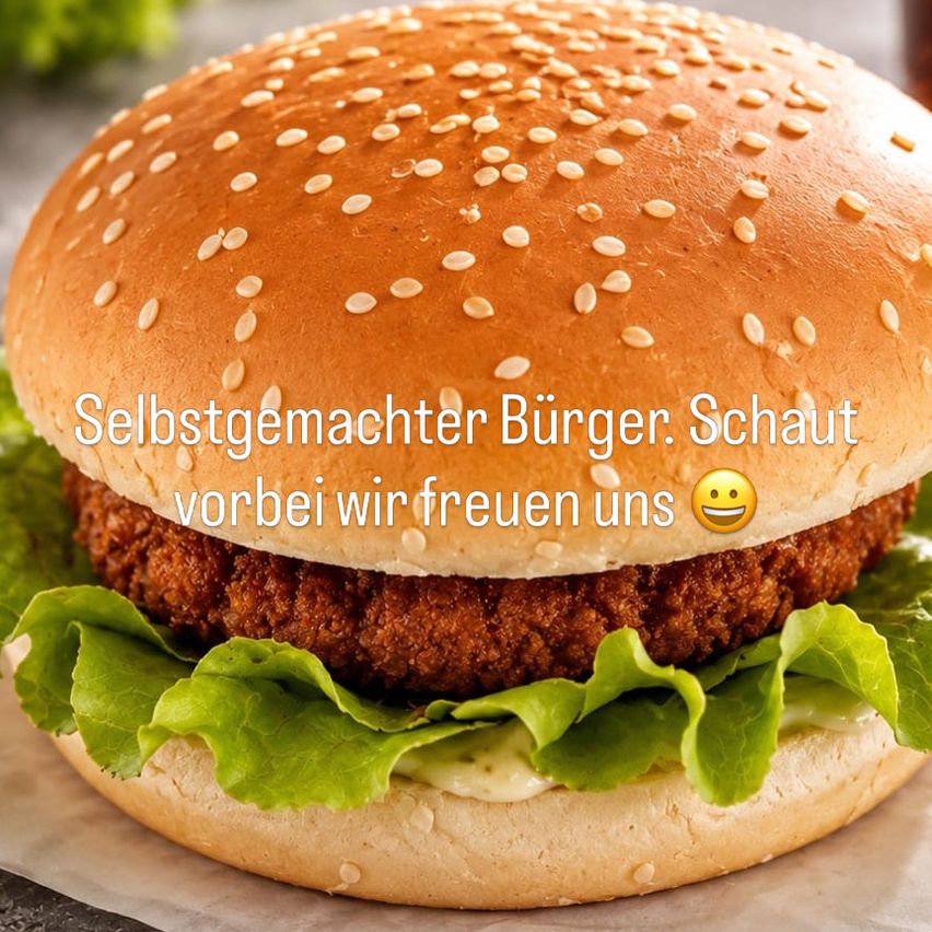 Ein selbstgemachter Burger mit Sesamkörnern oben und Salat darunter. Die Bildunterschrift lautet: 'Selbstgemachter Burger. Schaut vorbei, wir freuen uns' mit einem lächelnden Gesicht.