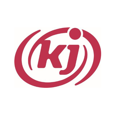 Ein rotes Logo mit den Buchstaben 'KJ' in einem kreisförmigen Design, vor weißem Hintergrund.