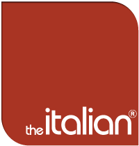 Ein roter Quadrat mit dem Text 'the italian' in weißer Schrift. Ein eingetragenes Warenzeichen-Symbol ist vorhanden.