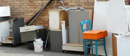 Bild enthält, Chair, Furniture, Device, Appliance, Electrical Device