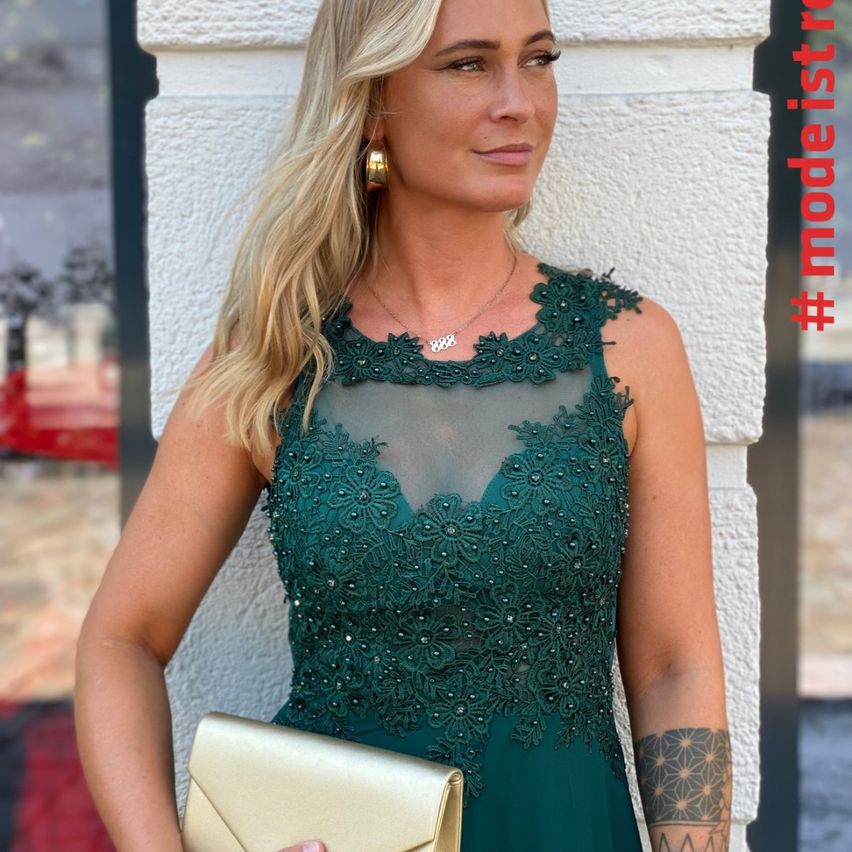 Bild enthält, Clothing, Dress, Blonde, Hair, Evening Dress, Formal Wear, Wallet, Tattoo, Face, Fashion