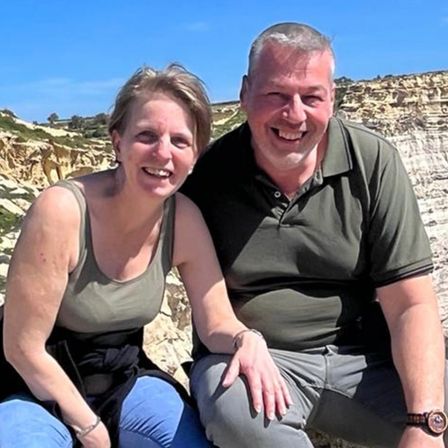Bild enthält, Person, Photography, Portrait, Rock, Pants, T-Shirt, Adult, Female, Woman, Blouse