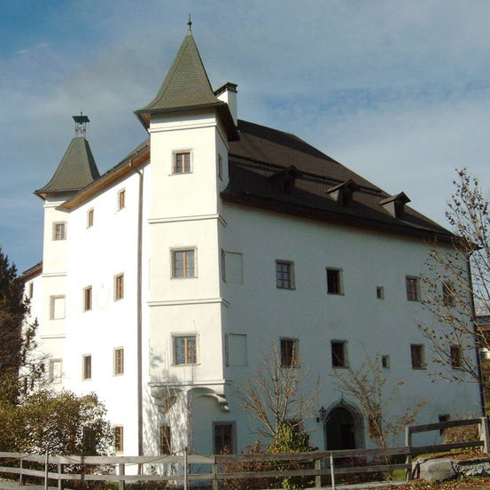 Bild enthält, Architecture, Building, Monastery, Spire, Tower, Castle, Fortress, Arch, Housing