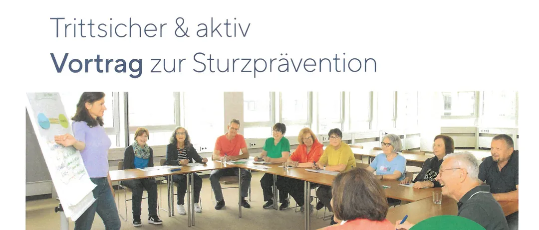 Ein Vortrag ueber Sturzpraevention von Trittischer & aktiv. Eine Frau steht vor einer Gruppe von Menschen an Tischen und prasentiert. Datum: Montag, 30. Maerz 2026, 10:30 Uhr. Ort: Gemeindeamt Großwilfersdorf, Sitzungssaal - Lift vorhanden!
