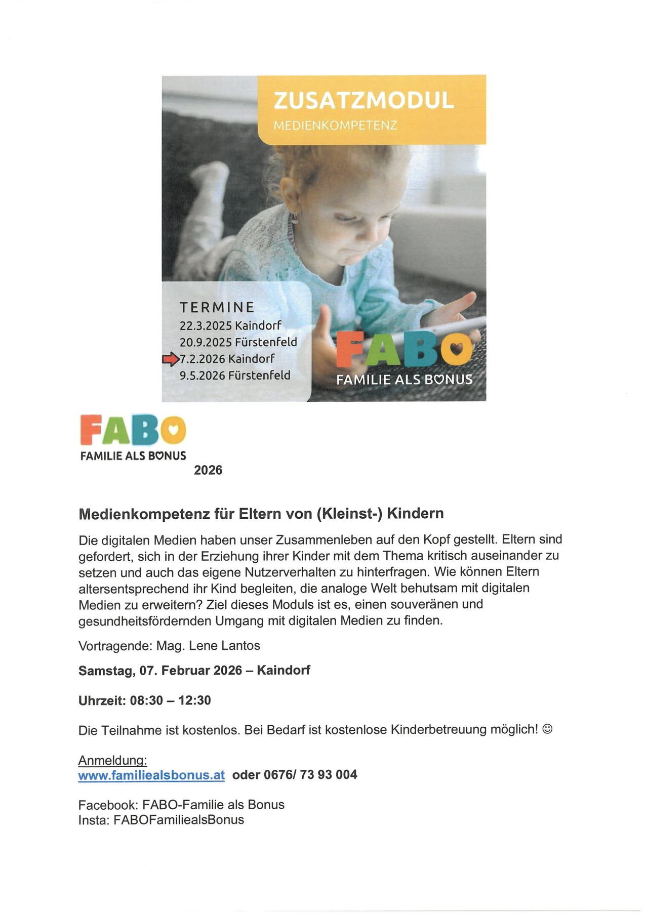 Plakat mit Terminen für Veranstaltungen in Kaindorf und Fürstenfeld. Termine sind 22.3.2025, 20.9.2025, 2.7.2026 und 9.5.2026. Die Veranstaltung trägt den Titel 'Familie als Bonus'. Zusätzliche Informationen zur Medienkompetenz für Eltern von Kleinkindern.