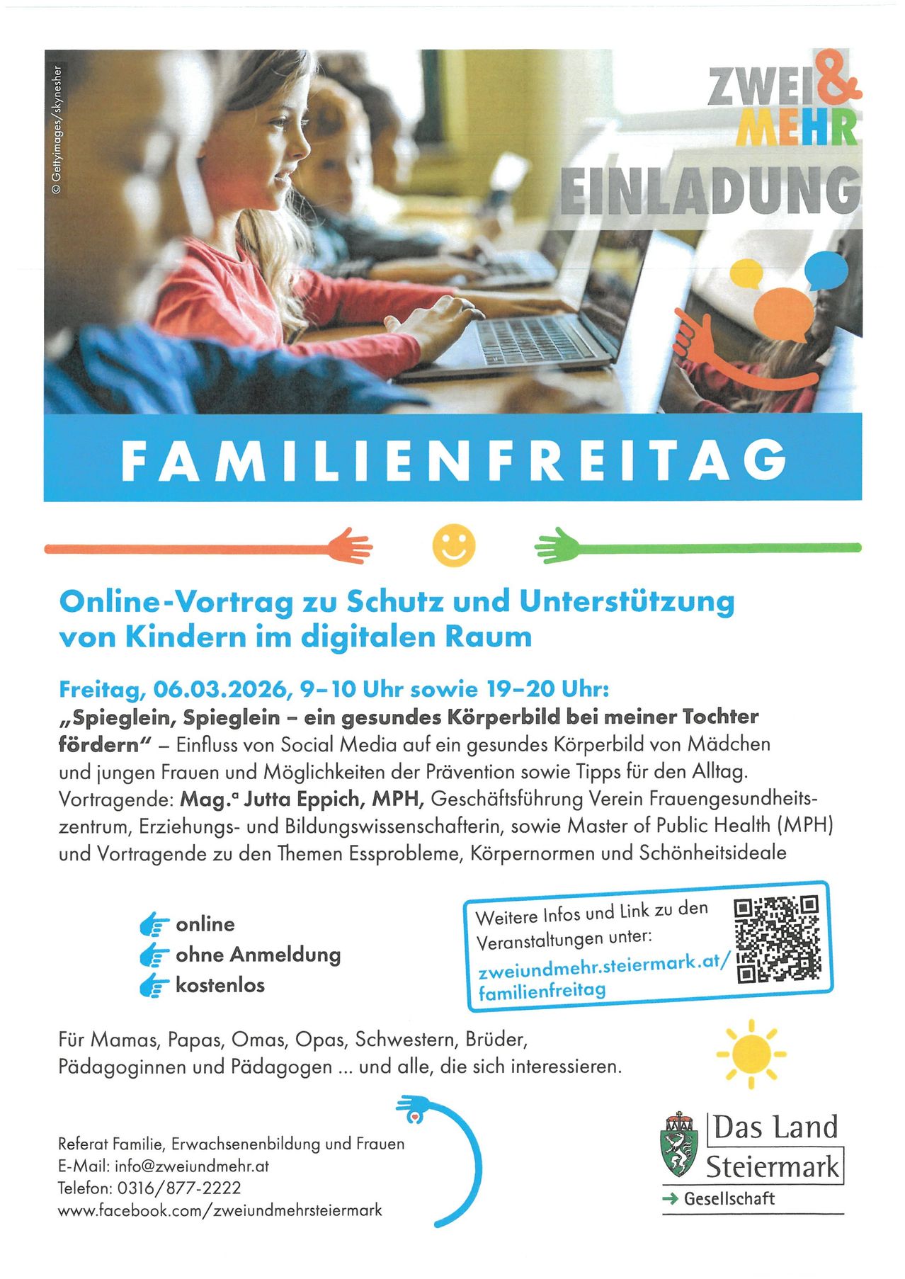 Plakat für den Familienfreitag mit Kindern, die Laptops benutzen. Enthält Veranstaltungsdetails, Sprecherinformationen und QR-Code für die Anmeldung. Datum: 06.03.2026. Zeit: 9-10 Uhr und 19-20 Uhr.