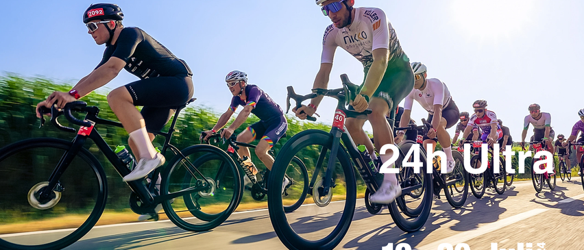 Bild enthält, Helmet, People, Person, Bicycle, Cycling, Adult, Female, Woman, Male, Man