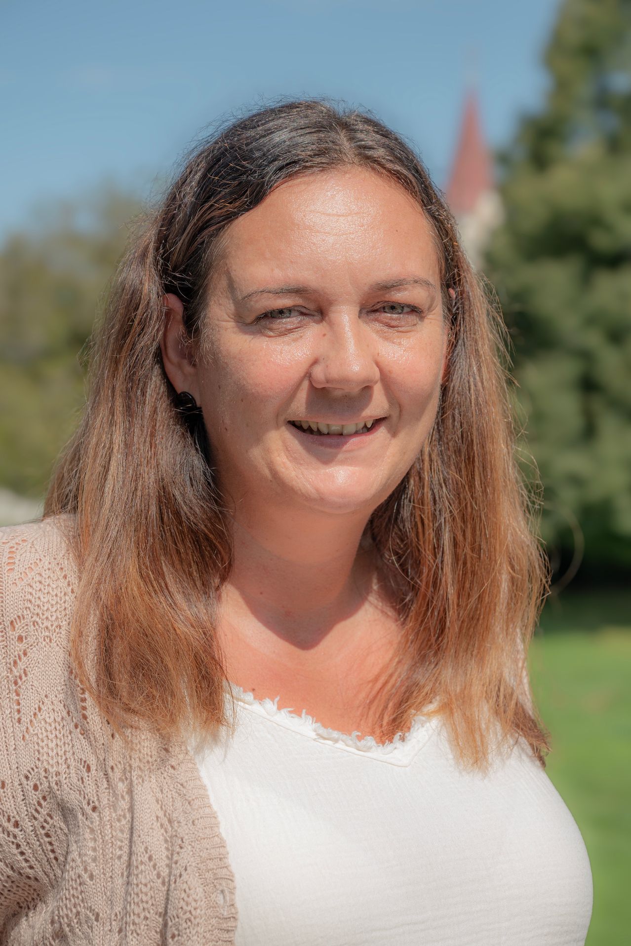 Bild enthält, Face, Happy, Head, Person, Smile, Adult, Female, Woman, Neck, Portrait