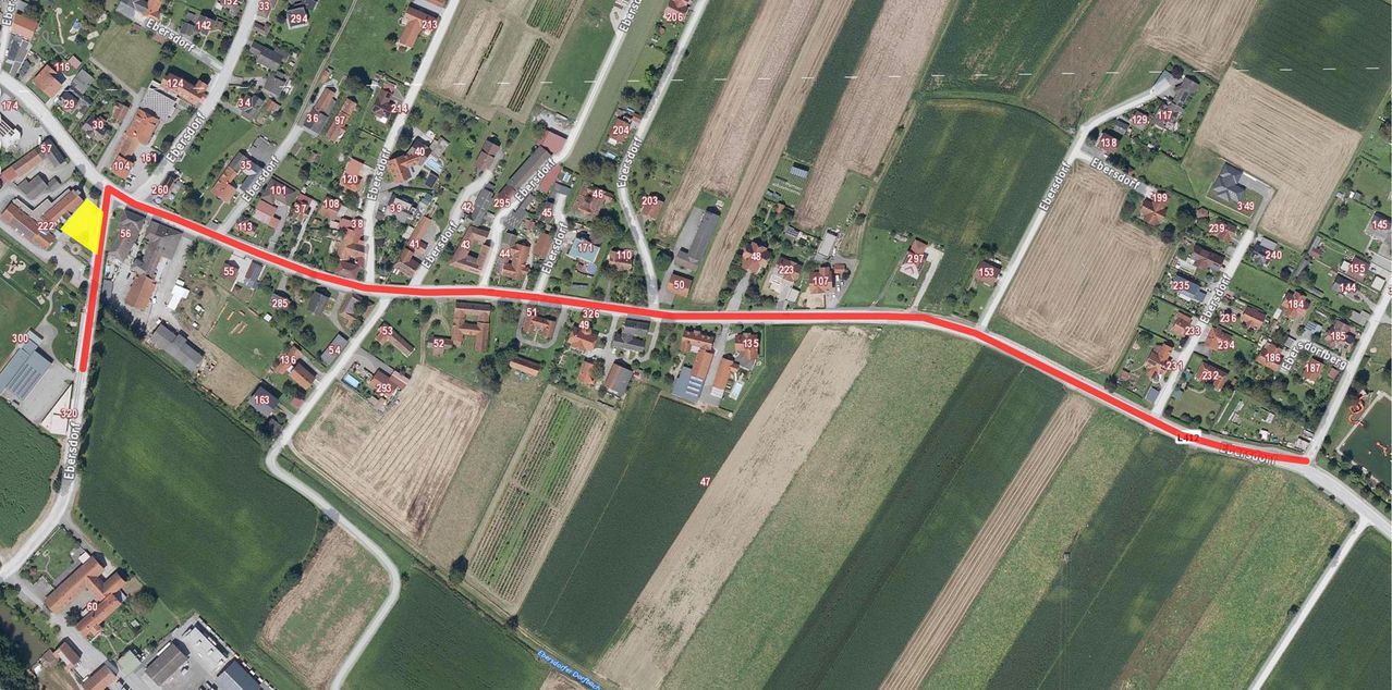 Bild enthält, Outdoors, Architecture, Building, Nature, Countryside, Road, Aerial View, Rural, Farm, Intersection