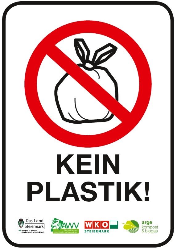 Kein Plastikbeutel erlaubt. Das Bild zeigt ein Schild, das Plastiktüten verbietet, mit Logos von Umweltorganisationen.