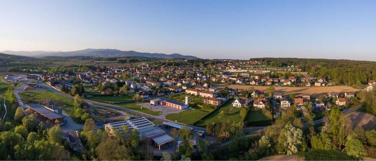 Bild enthält, Landscape, Nature, Outdoors, Scenery, Panoramic, Suburb, Neighborhood, Building, Countryside, Cityscape