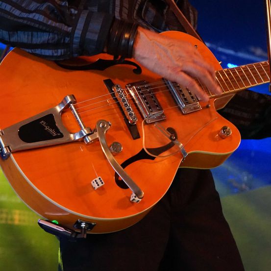Guitar, Musical Instrument, Electric Guitar, Concert, Crowd, Guitarist, Music, Musician, Performer, Solo Performance