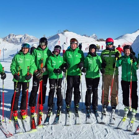 Bild enthält, Nature, Outdoors, Glove, Person, Boy, Male, Teen, Adult, Man, Snow