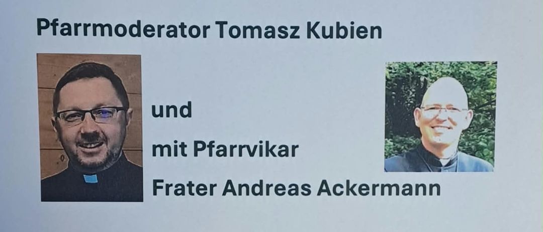 Ein Plakat kündigt eine Heilige Messe mit Pfarrmoderator Tomasz Kubien und Pfarrvikar Andreas Ackermann am Sonntag, den 6. September um 20:00 Uhr an.
