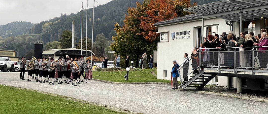 Bild enthält, People, Person, Car, Transportation, Vehicle