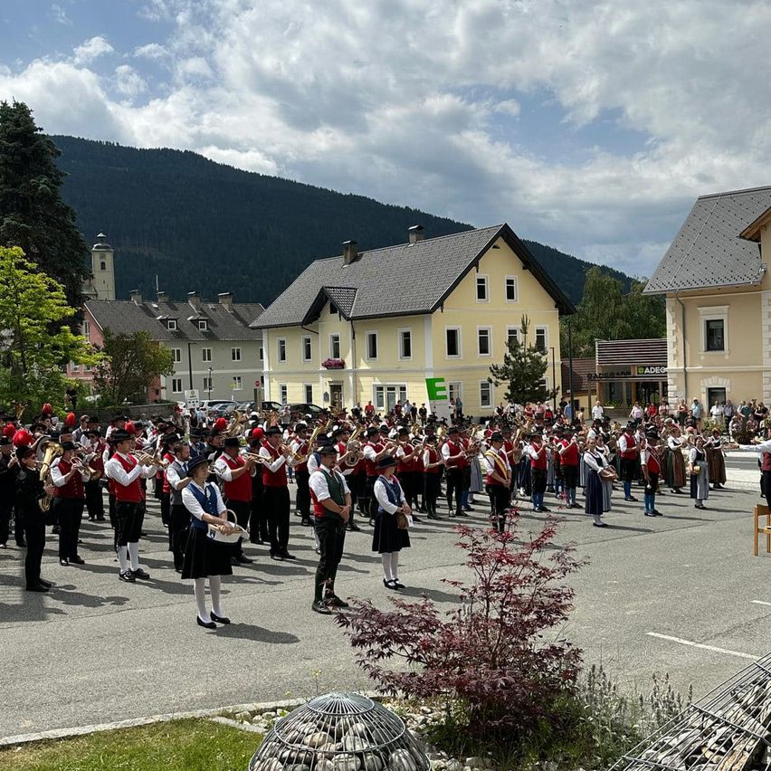 Bild enthält, People, Person, Flash Mob, Marching