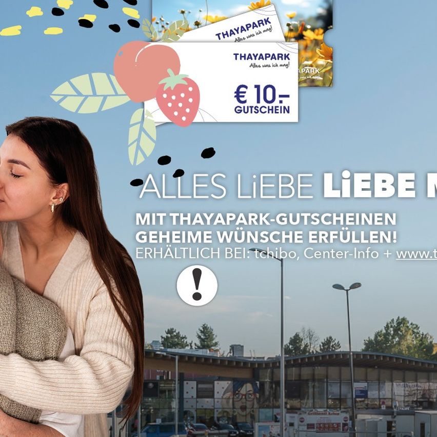 Ein Paar im Kuss, ein Thaypark-Geschenkgutschein und eine Botschaft über das Erfüllen geheimer Wünsche. Erhältlich bei tchibo, Center-Info und online.