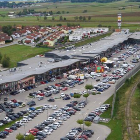 Bild enthält, Outdoors, Aerial View, Transportation, Vehicle, Car, Parking Lot