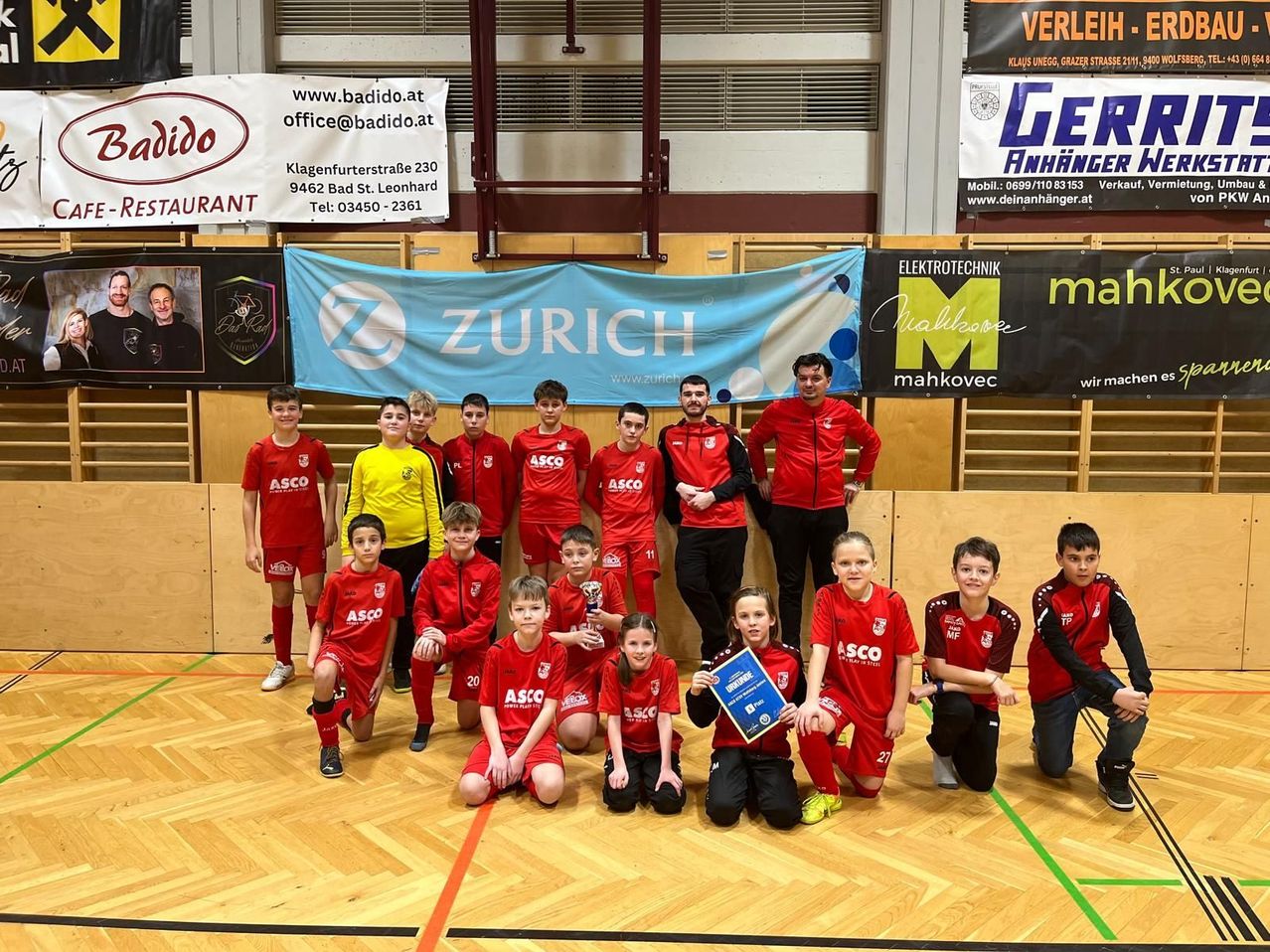 Bild enthält, People, Person, Groupshot, Adult, Male, Man, Face, Head, Handball, Sport