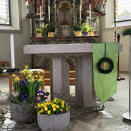 Altar, Church, Prayer, Crowd, Person, Plant, Audience, Speech, Podium, Candle