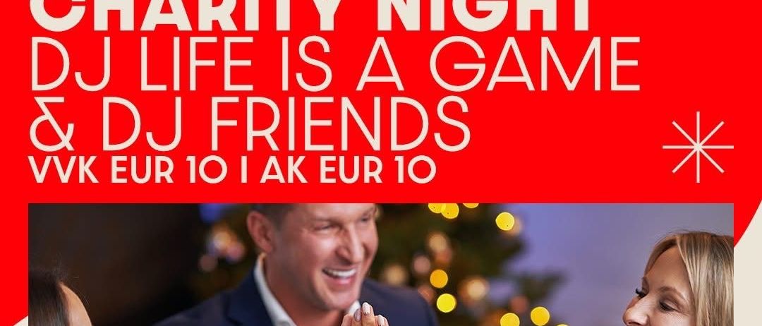 Wohltätigkeitsnacht mit DJs, mit zwei Frauen und einem Mann vor einem Weihnachtsbaum, zur Sammlung von Geldern für Frauen und Mädchen.