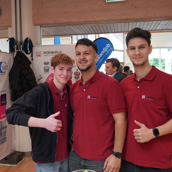 Bild enthält, People, Person, T-Shirt, Plywood, Wood, Finger, Portrait, Adult, Male, Man