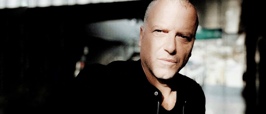 Bild enthält, Face, Head, Person, Photography, Portrait, Adult, Male, Man, Smile, Accessories