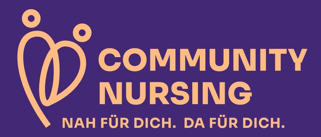 Ein lila Hintergrund zeigt das Logo für Community Nursing, mit einem Herzsymbol und dem Text 'NAH FÜR DICH. DA FÜR DICH.' darunter.