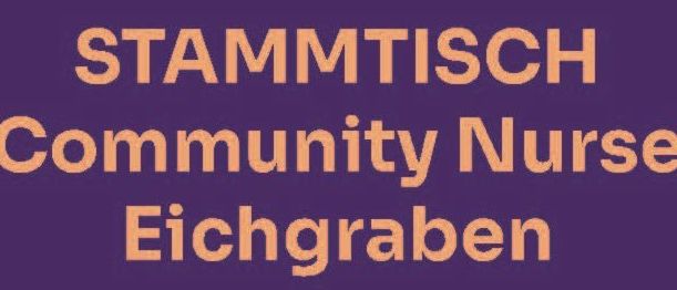 Ein lila Hintergrund mit weißem Text, der 'STAMMTISCH Community Nurse Eichgraben Cafe Rothwangl jeden 2. Dienstag 15:00-16:30' angibt.