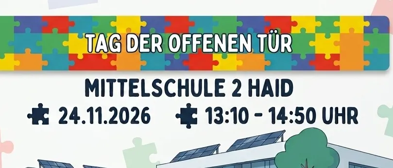 Illustration einer Schule mit Solarpanelen, Kindern und einem Puzzleteil-Banner mit der Aufschrift 'Tag der offenen Tür' und Veranstaltungsdetails.