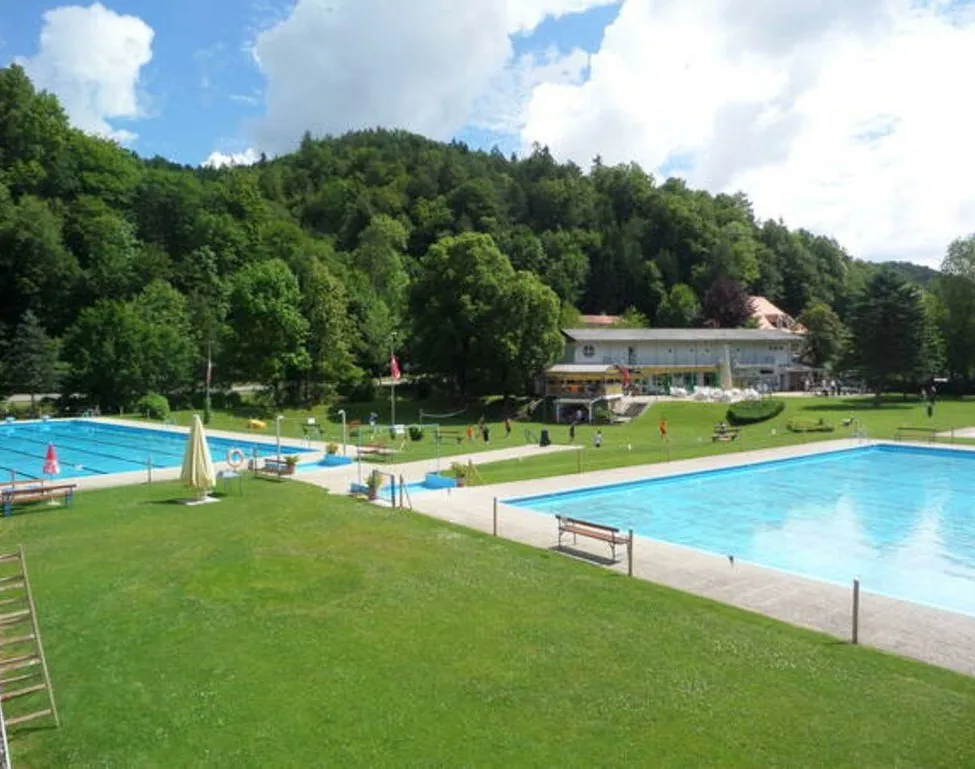 Nature, Outdoors, Scenery, Hotel, Resort, Grass, Pool, Swimming Pool, Villa, Lakefront