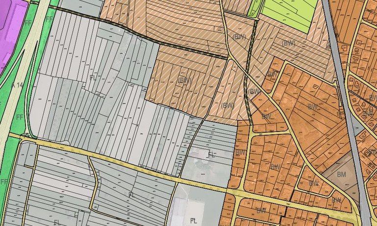 Eine farbcodierte Karte mit verschiedenen Bereichen, die mit BW, BM und FF gekennzeichnet sind. Die Karte hat ein Rasterlayout mit verschiedenfarbigen Blöcken. Die Farben sind hauptsächlich braun, grün und lila. Straßen sind in Gelb markiert.