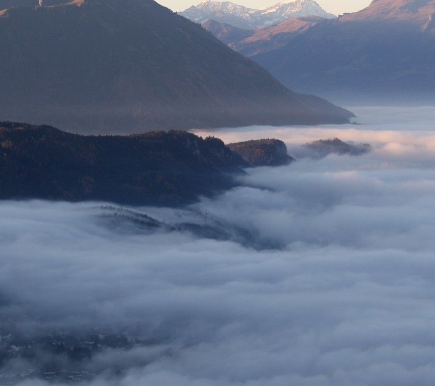 Bild enthält, Nature, Outdoors, Weather, Mountain Range, Peak, Scenery, Fog, Landscape, Sky, Cloud