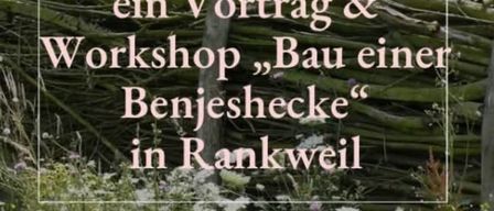 Ein Plakat mit weißem Text auf grünem Hintergrund. Es steht 'Das Leben im Totholz: ein Vortrag und Workshop, Bau einer Bienenstecke' in Rankweil. Daten und Zeiten sind 21. März 2026, 09:30-11:00 und 13:30-16:00.