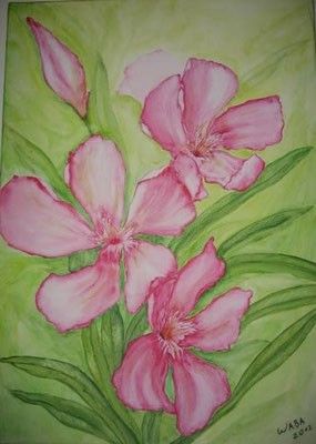 Ein Gemälde von drei rosa Blüten mit grünen Blättern auf grünem Hintergrund. Die Blüten sind leicht verschwommen und haben einen glänzenden Finish. Der Name des Künstlers, WASA, steht rechts unten.