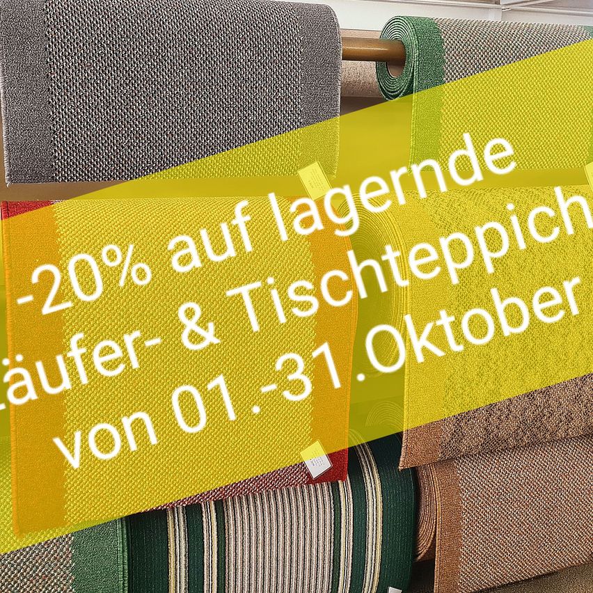 Eine Werbung zeigt verschiedene Teppiche und Läufer. Der Text auf dem Banner lautet '-20% auf Teppiche und Tischläufer vom 01. bis 31. Oktober'.