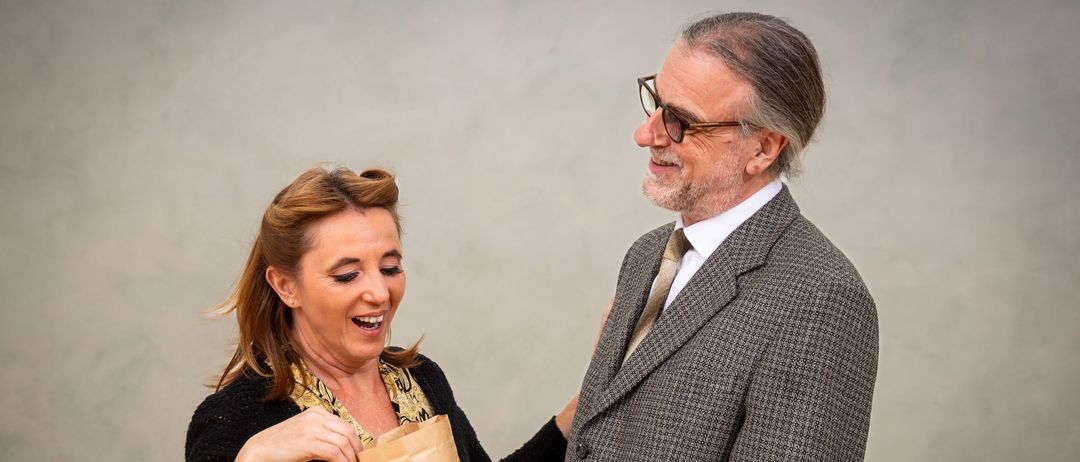 Bild enthält, Adult, Female, Person, Woman, Head, Face, Happy, Male, Man, Smile